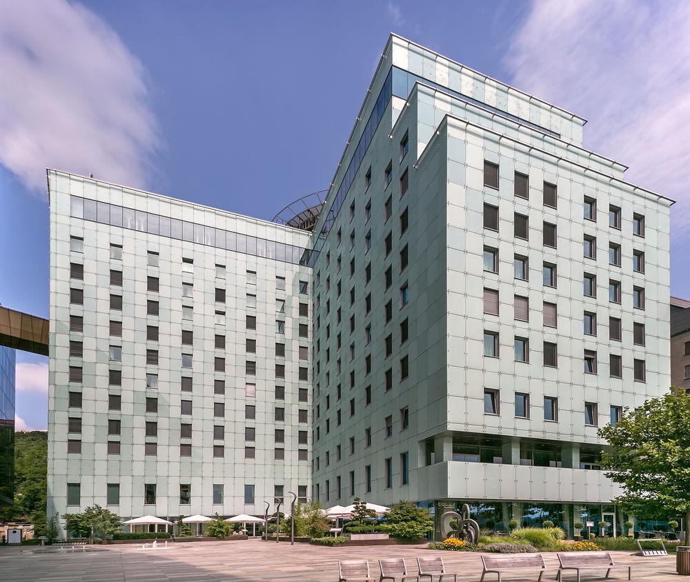 그랜드 호텔 리버 파크, 어 럭셔리 컬렉션 호텔, 브라티슬라바 외부 사진 The University Hospital of Freiburg