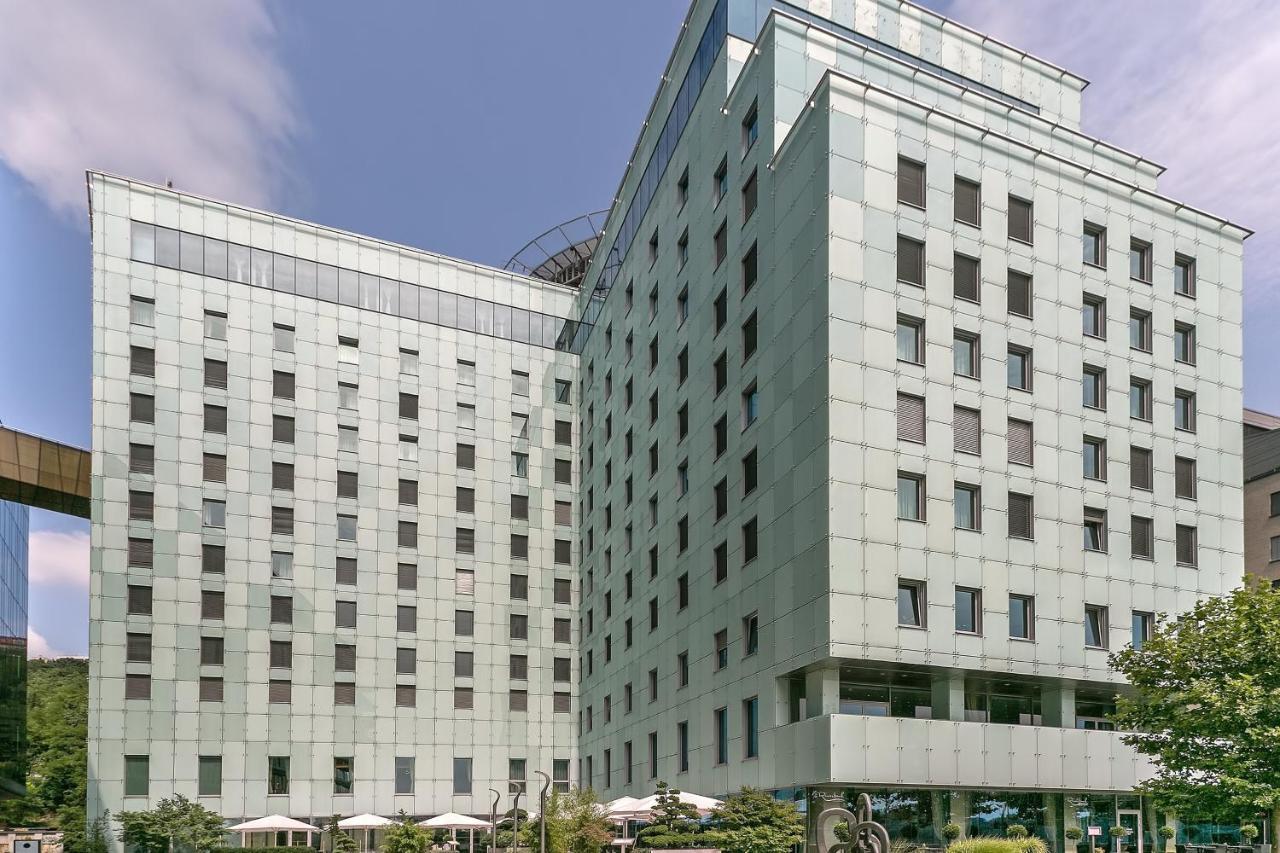 그랜드 호텔 리버 파크, 어 럭셔리 컬렉션 호텔, 브라티슬라바 외부 사진 The new building of the University Hospital of Freiburg