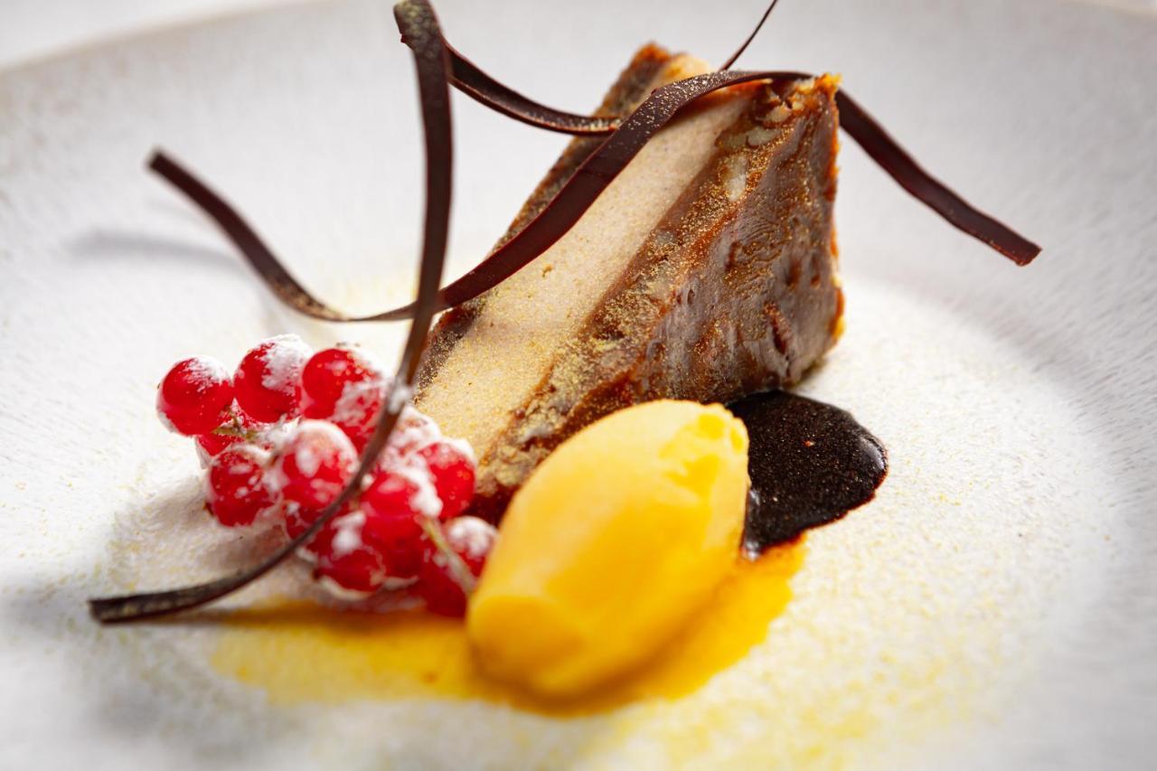 그랜드 호텔 리버 파크, 어 럭셔리 컬렉션 호텔, 브라티슬라바 외부 사진 A dessert