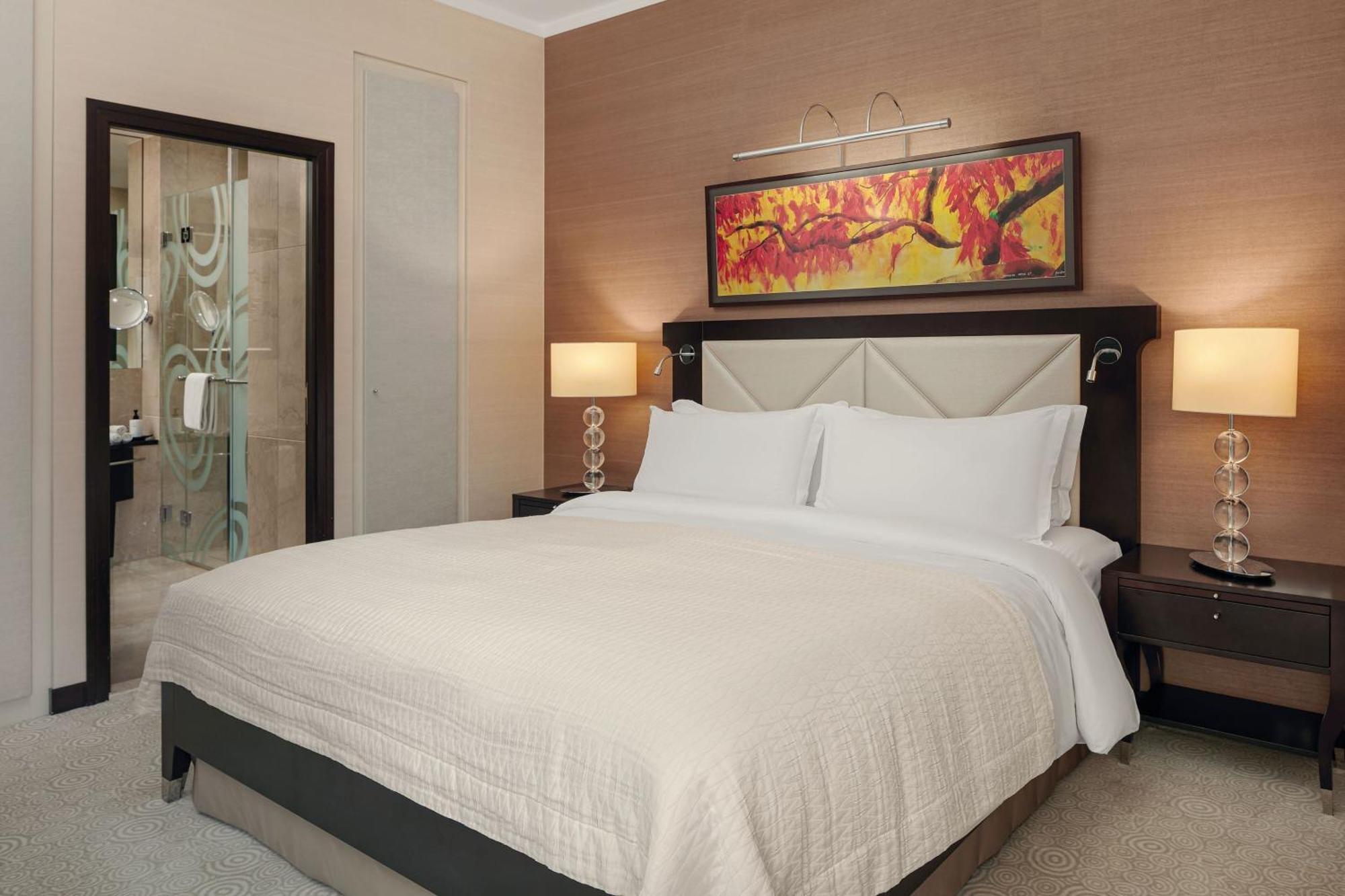 그랜드 호텔 리버 파크, 어 럭셔리 컬렉션 호텔, 브라티슬라바 외부 사진 A bedroom at the Hilton London Heathrow