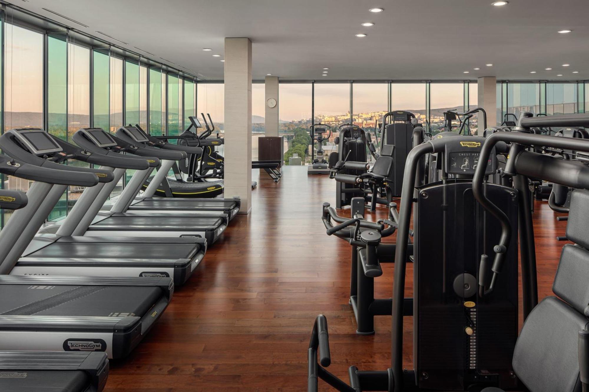 그랜드 호텔 리버 파크, 어 럭셔리 컬렉션 호텔, 브라티슬라바 외부 사진 The gym at the Four Seasons Hotel, Madrid