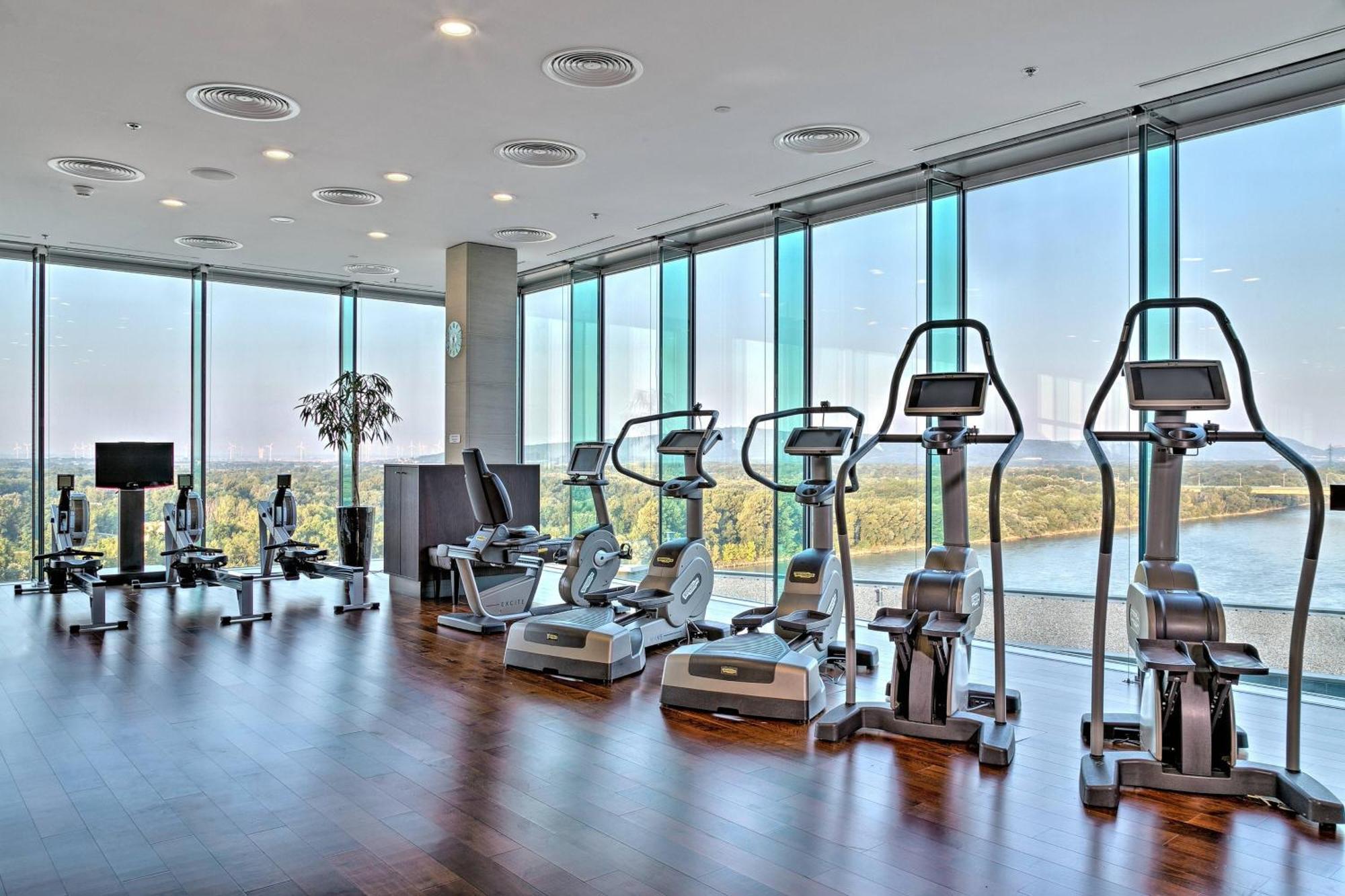 그랜드 호텔 리버 파크, 어 럭셔리 컬렉션 호텔, 브라티슬라바 외부 사진 The gym at the hotel