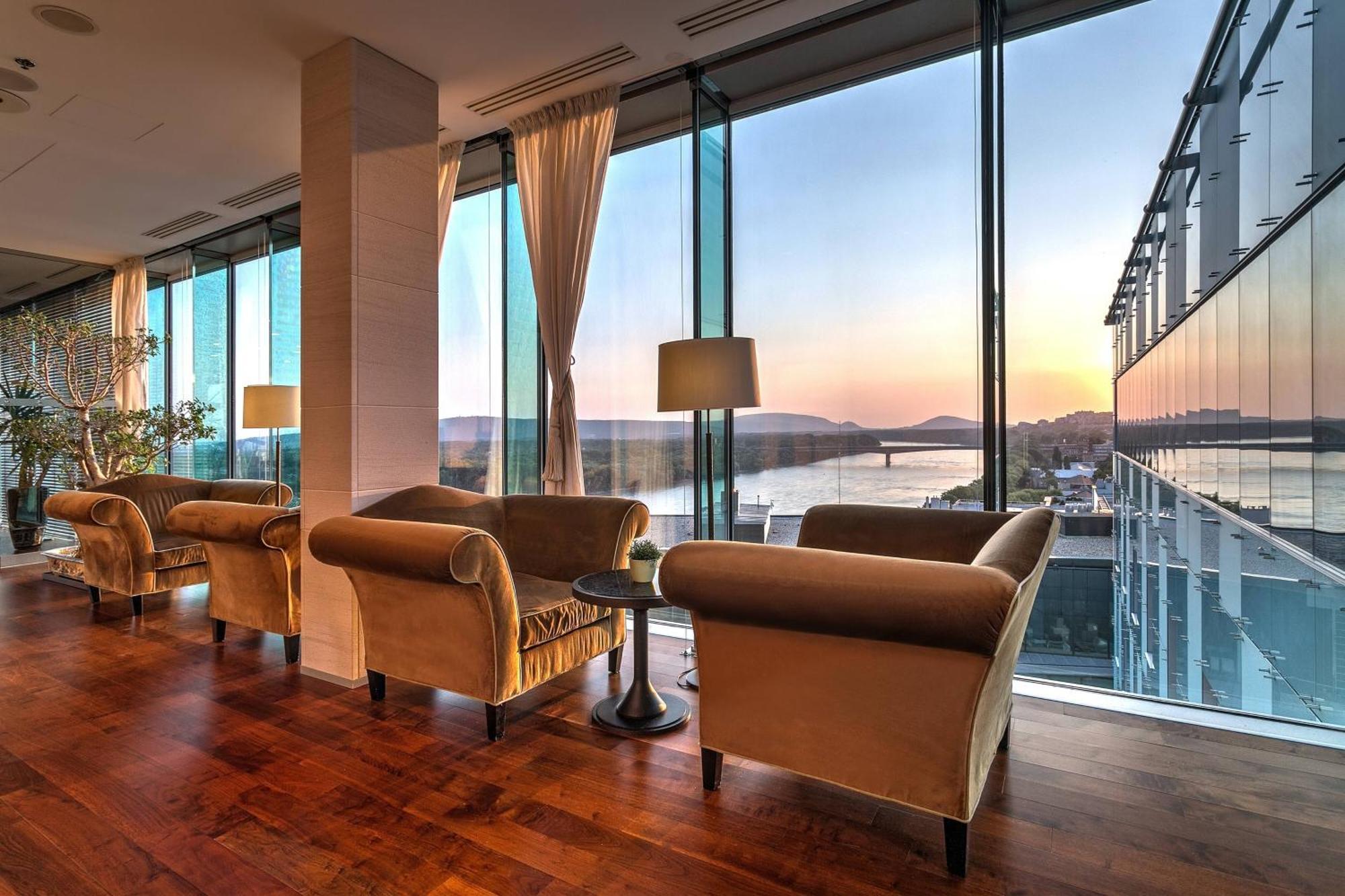 그랜드 호텔 리버 파크, 어 럭셔리 컬렉션 호텔, 브라티슬라바 외부 사진 The lounge at the hotel