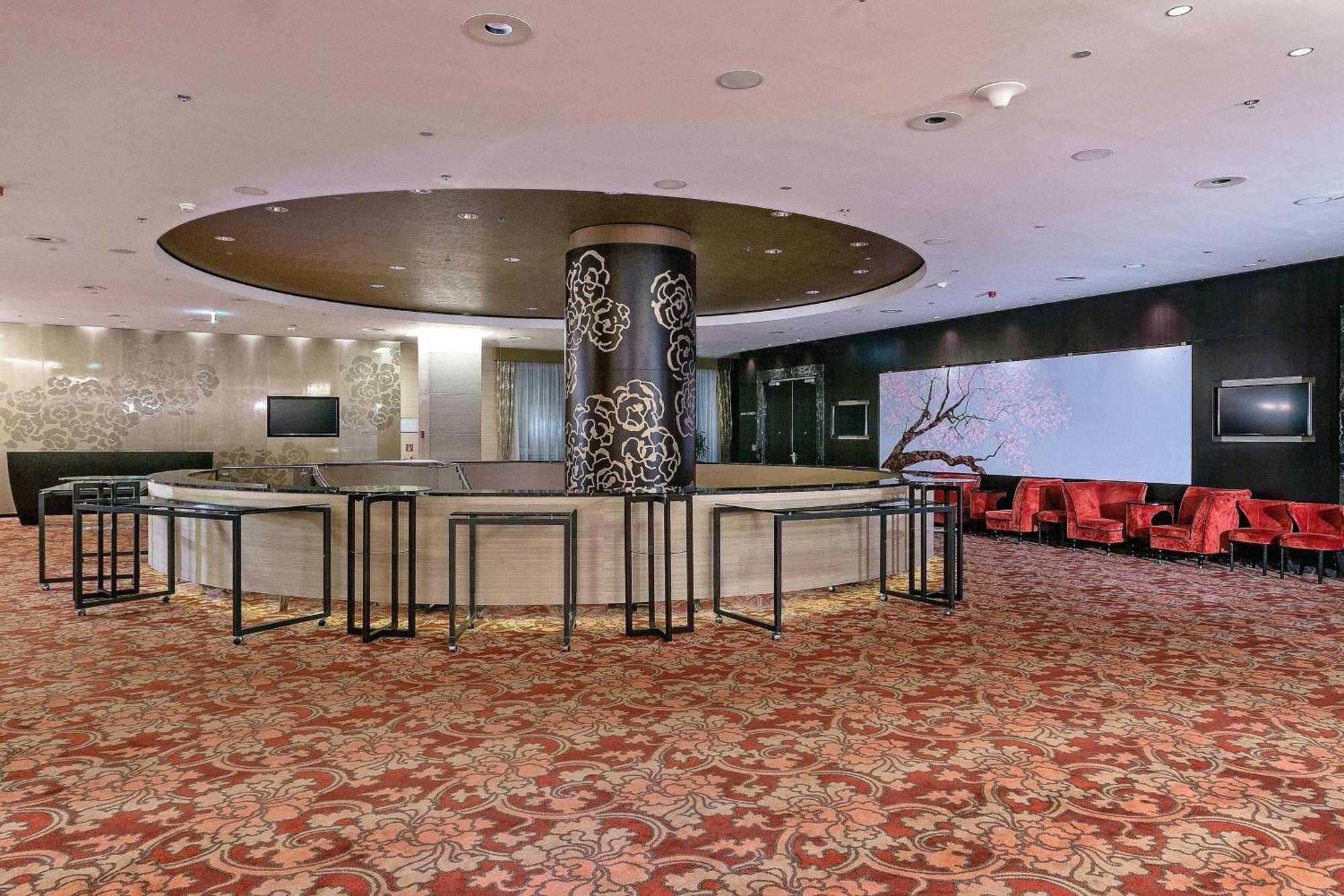 그랜드 호텔 리버 파크, 어 럭셔리 컬렉션 호텔, 브라티슬라바 외부 사진 The lobby of the hotel